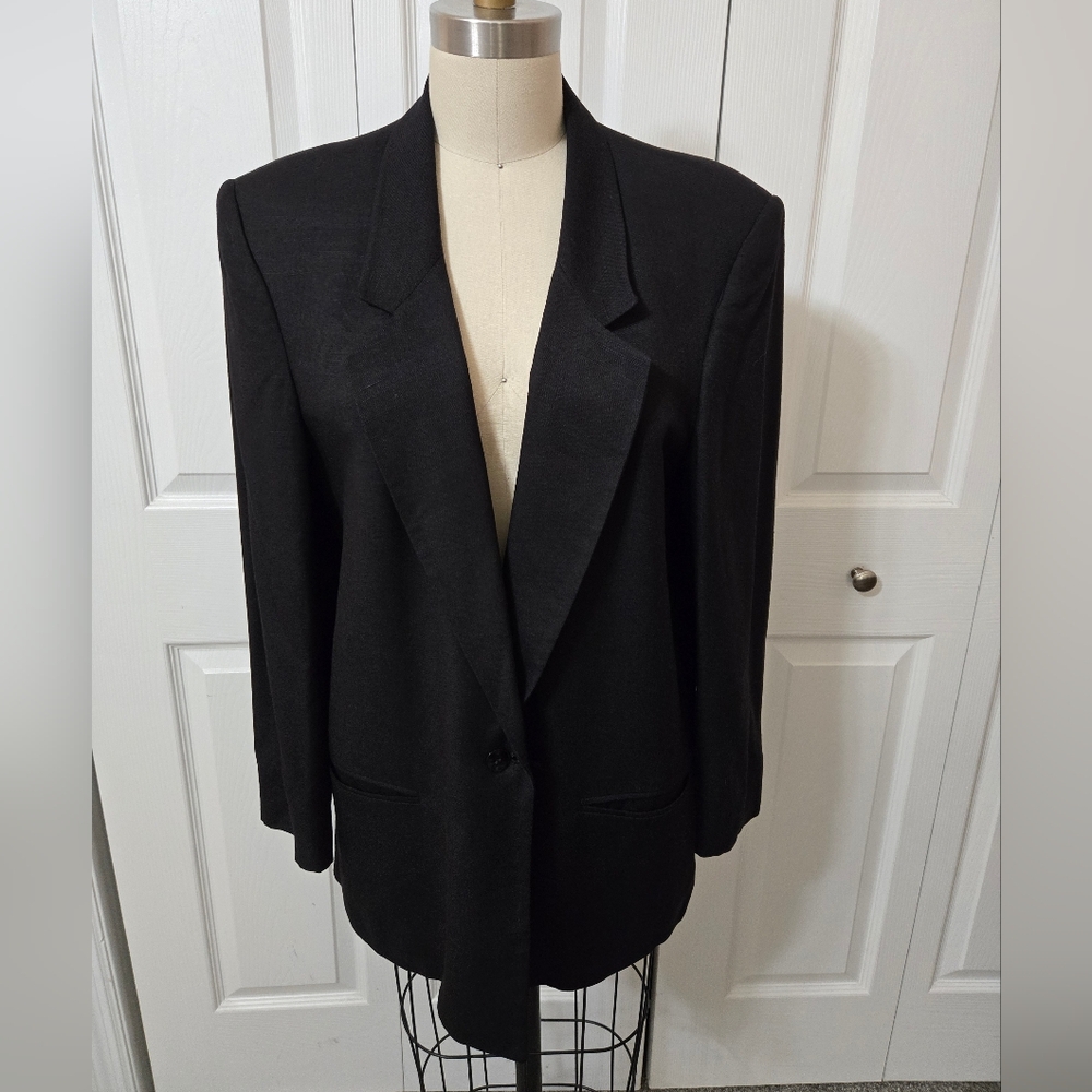 Black Suit Jacket Blazer, W/Pockets, Size 12, Vintage, Sholder Pads, Like New